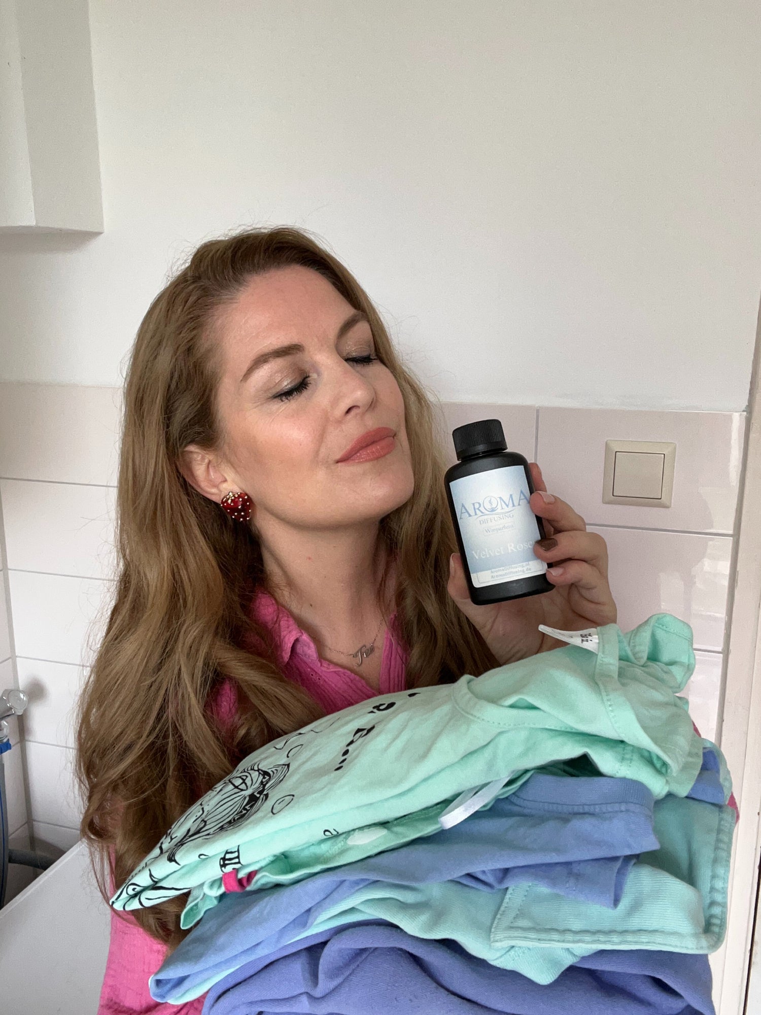 beste geurmachine thuisgebruik – diffuser in gebruik in een moderne woonkamer